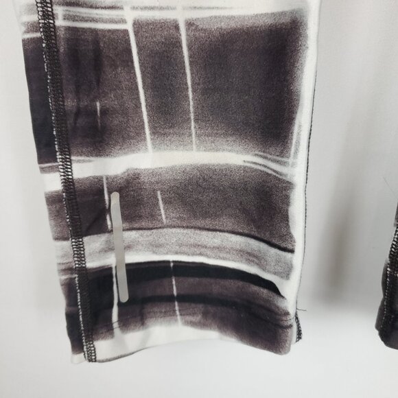 Nike Dri-Fit Stretch Workout Womens Leggings Sz XS Blk/Wht/Brwn Print - Picture 5 of 13